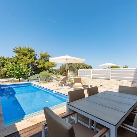 Olea Zadarvillas * بيتريتْشاني