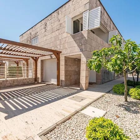 Olea Zadarvillas 别墅 *